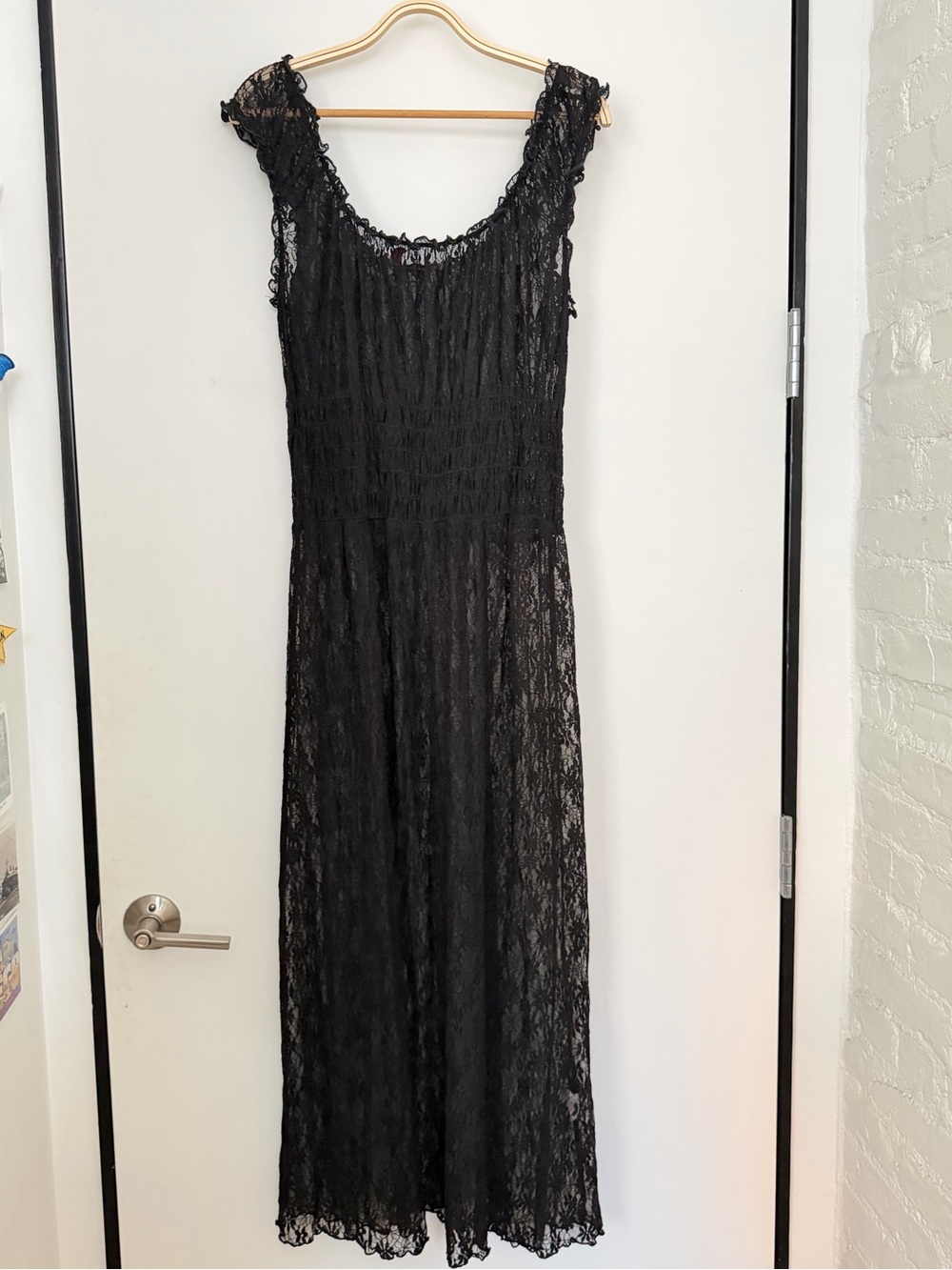 Lisa Says Gah Black Lace Cap-Sleeve Maxi Dress